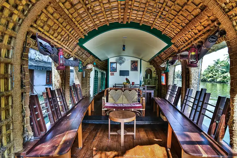 Kerala+houseboat+interior