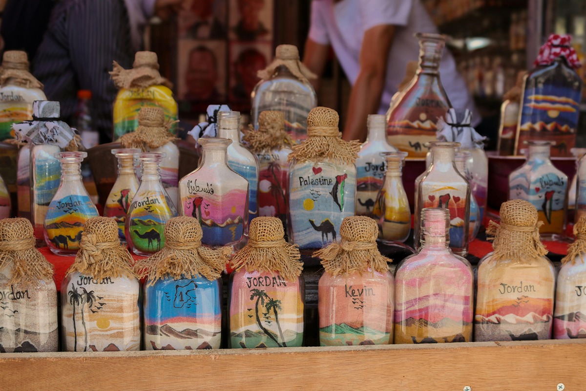 Dubai Shopping Guide - Best Malls, Markets & Souvenirs