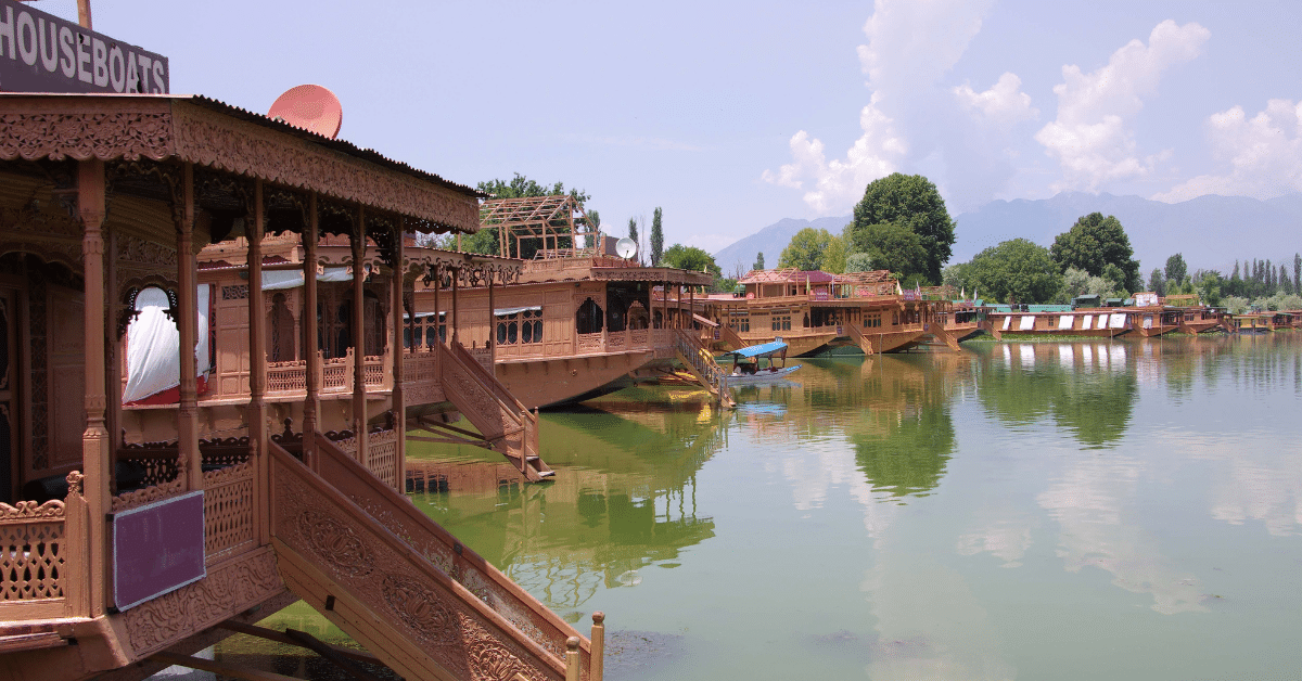 Houseboat experience in Kashmir