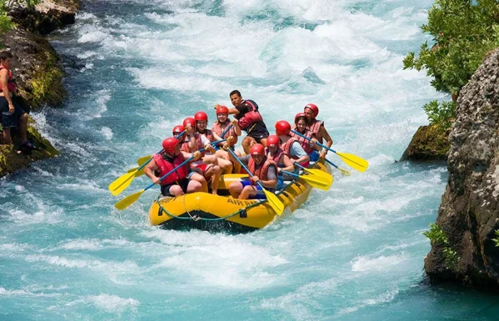 White-Water-Rafting-Adventure-Holiday