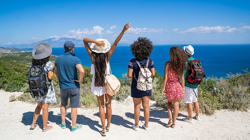 group-friend-vacation-tips-top
